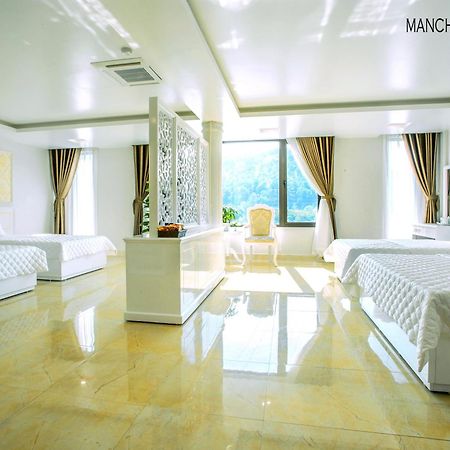 Manchester Hotel Ha Long Bagian luar foto