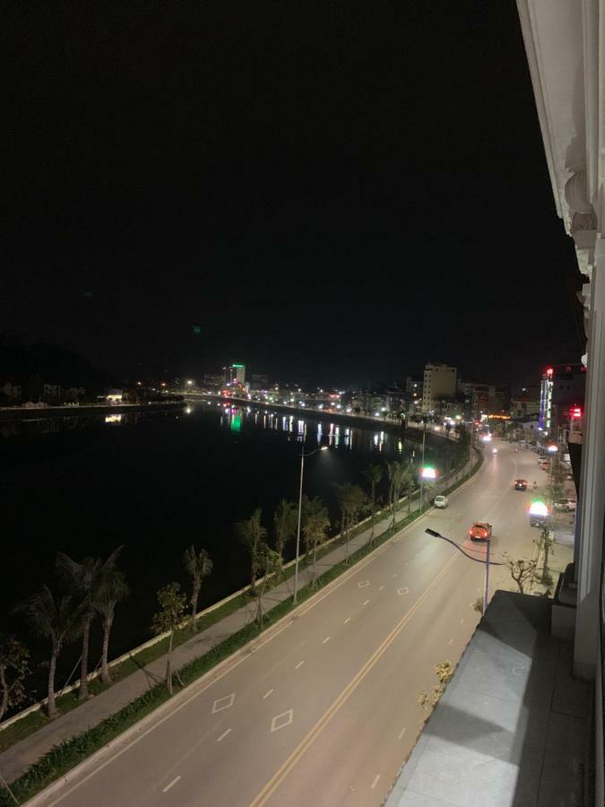 Manchester Hotel Ha Long Bagian luar foto