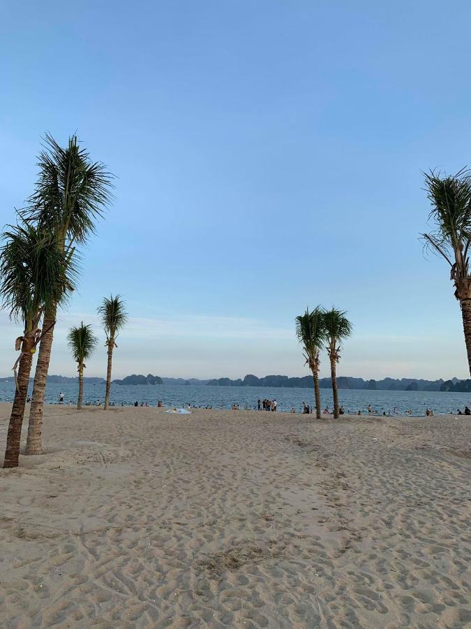 Manchester Hotel Ha Long Bagian luar foto