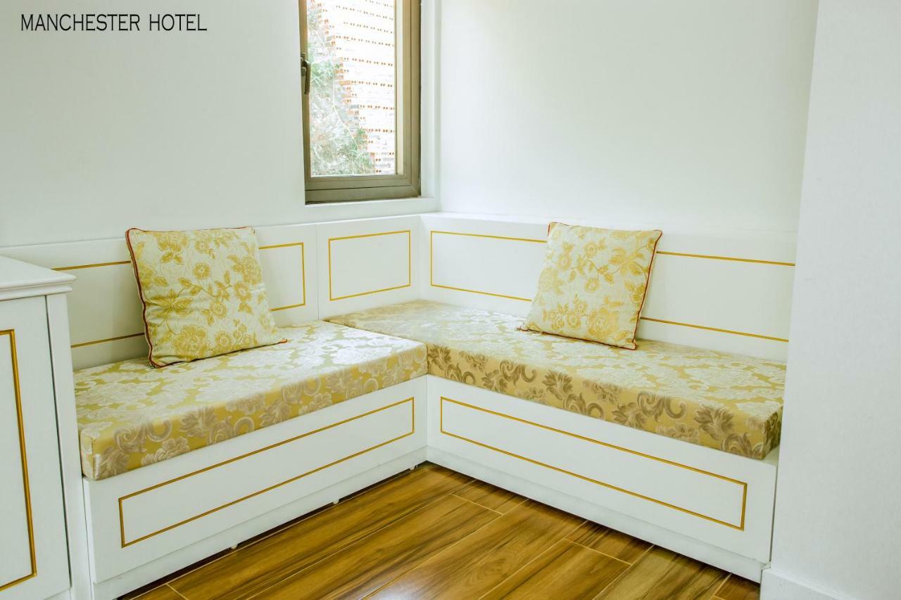 Manchester Hotel Ha Long Bagian luar foto